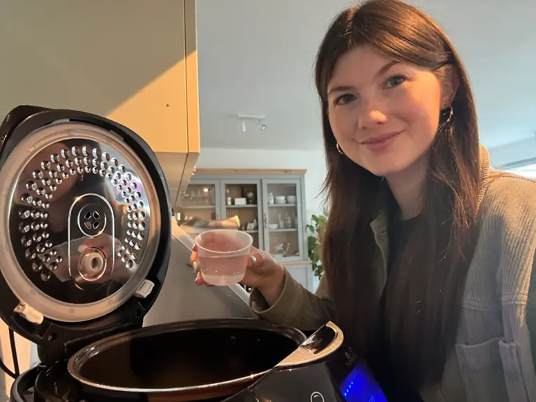 Wasser in Yum Asia Sakura geben